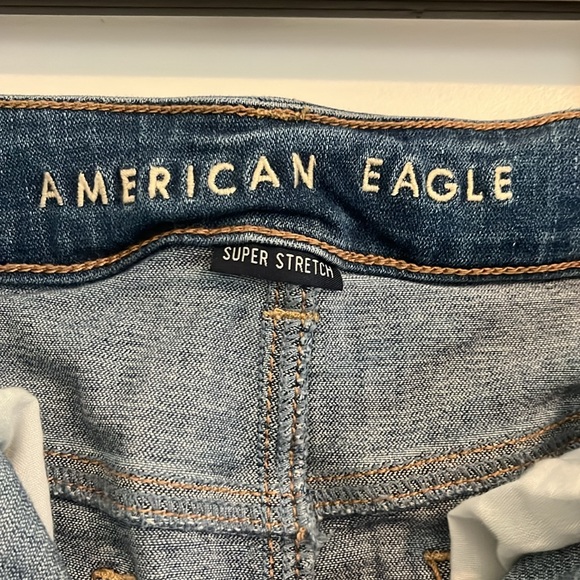 American Eagle Distressed Denim Mini Skirt 💙 - Picture 5 of 9